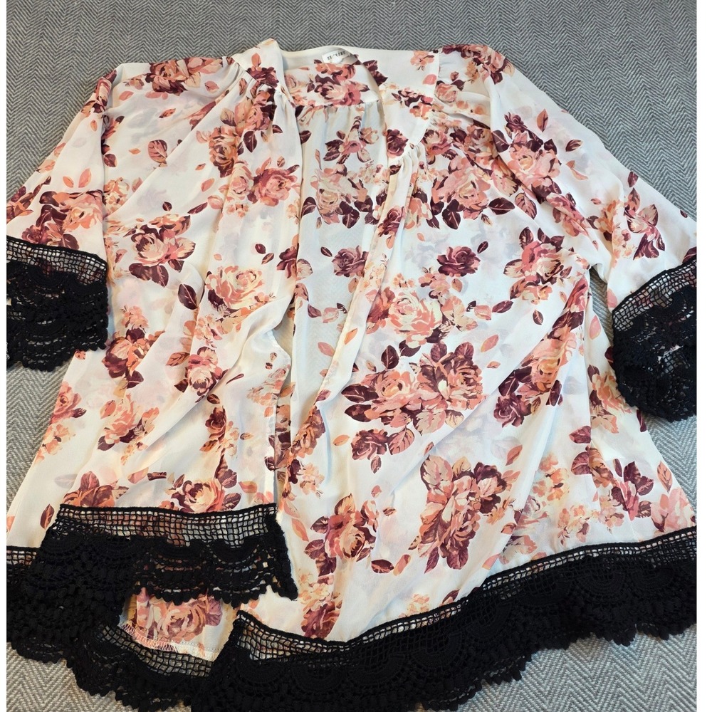 En Creme Floral Kimono Cardigan Small White Pink Black Crochet Lace EJ90043BL-T